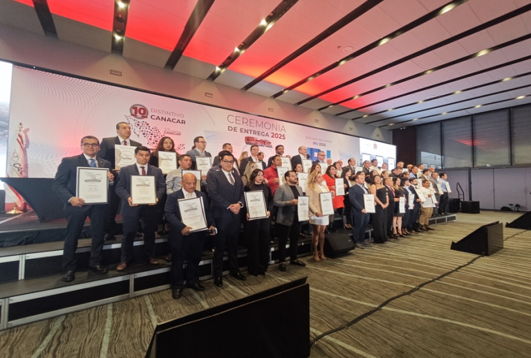 Entregan Distintivo CANACAR 2025 a 320 empresas y operadores
