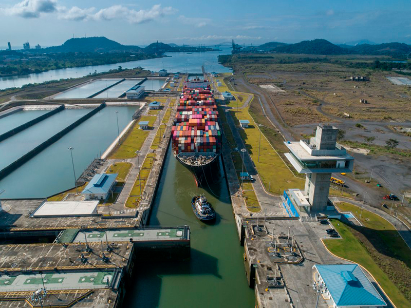 Tráfico en Canal de Panamá a la alza