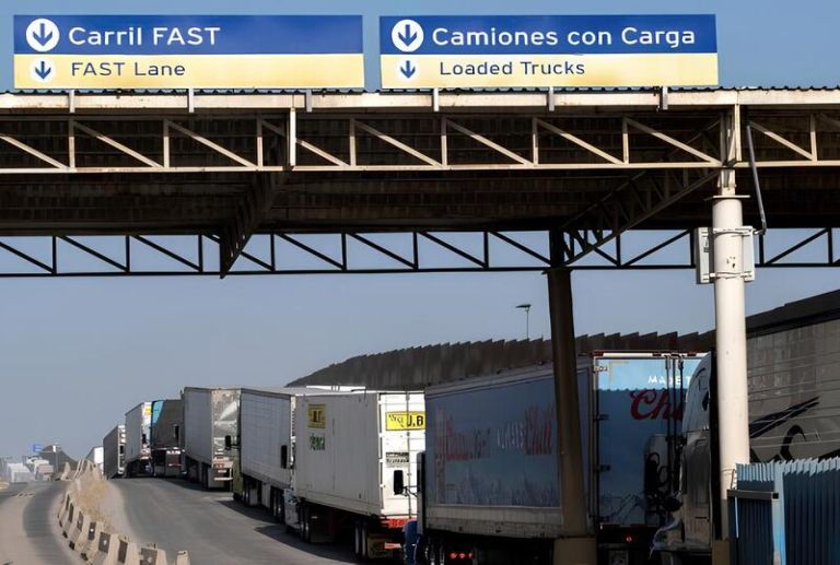 Cierre de escuelas en EE.UU. presiona al autotransporte mexicano