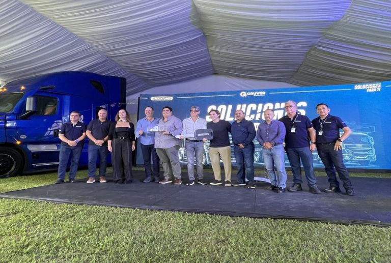 Freightliner cierra en Orizaba su gira nacional “Soluciones para Ti”