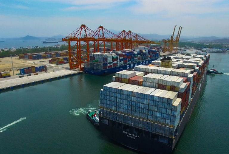 Drewry reporta caída de 5% en tarifas de contenedores en la segunda semana de octubre