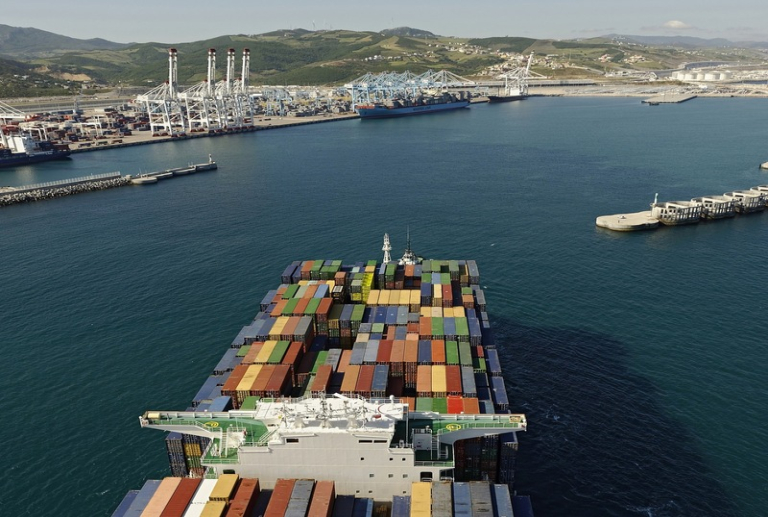 Tarifas globales de contenedores suben 3% por alzas en rutas transpacíficas: Drewry