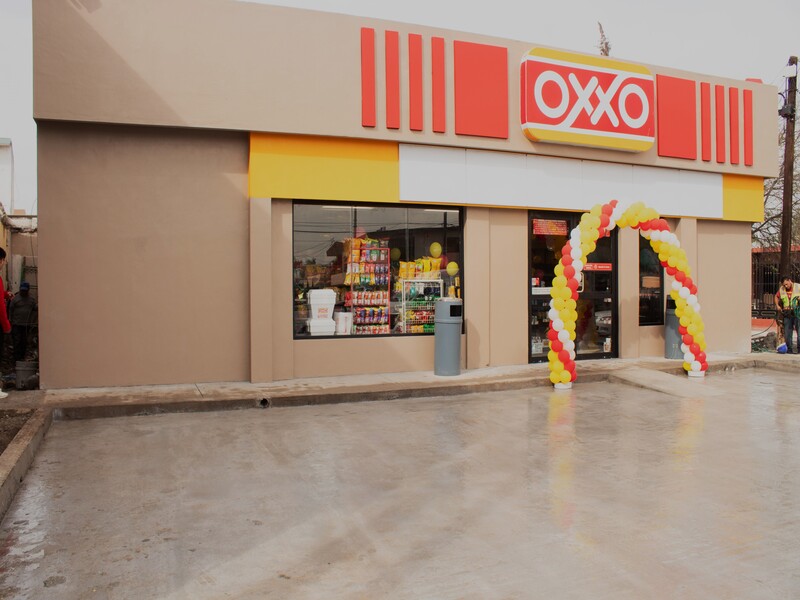 Cemex transforma estacionamiento de Oxxo con Paviflex