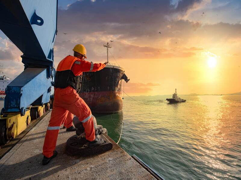 Líder de OMI alerta riesgos de la gente de mar en el comercio global