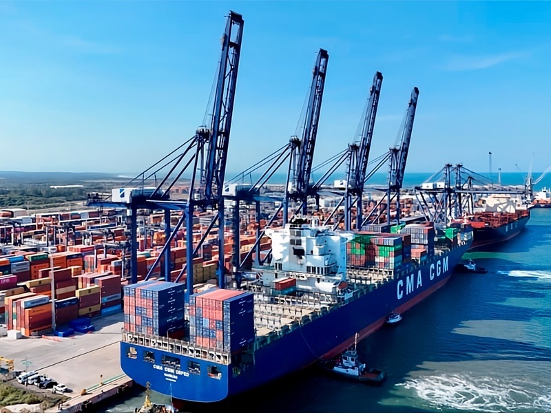 Suben contenedores 3.4%; exportaciones marítimas caen 11.2%